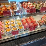 洋菓子倶楽部 KAREN - ウィンドウケース