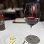 Empire Steak House - フリーフローの赤ワインお肉とあわせて