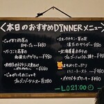 トラットリア ガバチョ - 店内の「本日のおすすめDINNERメニュー」黒板