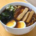 鶏だし そば うどん 三丁目 - 極太メンマそば@税込430円＋ゆで卵@税込60円