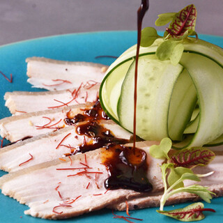 熟成肉や新鮮な魚介など、仕入れにもこだわっております