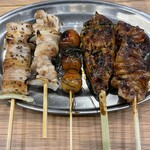 博多串焼きバッテンよかとぉ JR大阪駅バルチカ03店 - 五本盛り　シロが秀逸　他モノ旨い