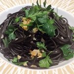 ナゴヤ流イタリアン融合料理 りょうあん - 料理写真:アーリオオーリオエペペロンチーノpastaイカ墨麺version