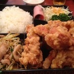 龍亀 - 唐揚げ定食　斜めから