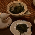 結音茶舗 - 最後は茶殻にお醤油をかけていただきます