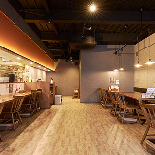 多彩なシーンに使える、明るく清潔感漂う空間◆駐車場あり