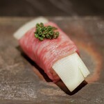 YORONIKU TOKYO AZABUDAIHILLS - シルクロースの筍寿司花参照