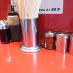 ラーメン二郎 - 卓上調味料