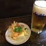 立呑み道楽　史 - 生中320円、冷奴100円
