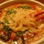 四川厨房 美 - ミニ酸辣湯麺の麺