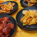 七輪焼肉 安安 - 旨辛豚タン190円 ブタカルビ290円 牛ミノ490円 漬けロース250円