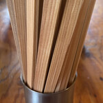 中華そば 八平 - 割り箸（キレイに割れました）