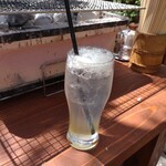 炭焼地鶏 山蔵 - 生搾りのレモンスカッシュ。甘酸っぱくて美味しかったです。