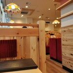 コメダ珈琲店  浅草ROX店 - ここまで木目だと癒やされる