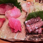 松輪サバ、シャコ、まぐろ、赤貝など、天然物はひとつひとつの味が際立っています。