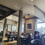 HOLZ - 諏訪湖を臨める店内