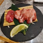 炭火焼肉と炉端 康 - 