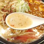 茨城タンメン カミナリ - スープは濃厚タンメンのスープがベースとなっていることもあり、塩気、旨味、コク豊かでウマー！