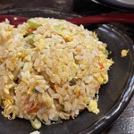ラーメン 大和 四条畷店 - パラっとした食感が美味しい半チャーハン