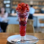 BESIDE SEASIDE - 苺とルビーショコラのパフェ