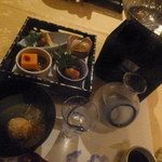 四季亭 - すっきりとした地酒「大泉」と前菜を頂きます