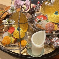 銀座 きた川 - 八寸：搾菜、平貝、モロッコ隠元、辛子酢味噌和え、一寸豆甘煮、飯蛸、玉子真薯、赤蒟蒻、鯛小袖寿司、赤貝燻製、胡瓜酢の物、タラの芽、こごみ胡麻ペースト