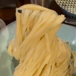 いかれたヌードル フィッシュトンズ - 麺リフト
