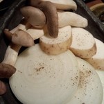 松阪牛焼肉　一徹 - 焼き野菜 エリンギ、玉ねぎ、山芋