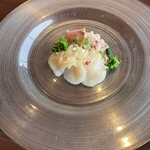 ワカヌイ グリル ダイニング バー 東京 - 鰤とホタテのカルパッチョ