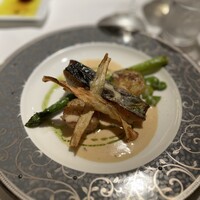 巴里 夕顔 - メインは肉と魚からチョイスできます！
                  お魚は鰆で、付け合わせのお野菜や帆立貝のソテーなども盛り込まれていて食べ応えありました^_^