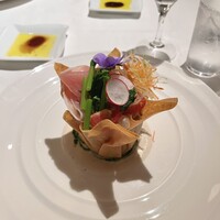 巴里 夕顔 - 24品目のカクテルサラダはお野菜だけでなく、生ハムやパテ、など食べ応えも抜群、パリパリのカップも食べれます。