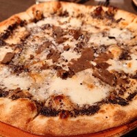 オービカ モッツァレラバー 梅田店 - ピッツァ タルトゥーフォ（+800円）