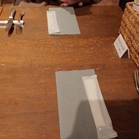 オービカ モッツァレラバー 梅田店 - テーブルまわり