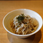 捏製作所 - 糸こんにゃくのえごまきんぴら