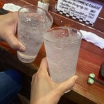 焼き鳥アポロ - わっしょい乾杯。誰しも、強制的に私に乾杯写真付き合わされますよ。