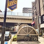 加賀 - "牛角"の左隣の一階路面店です。駅出入口階段から3秒。