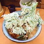 加賀 - ■ 納豆 (山菜・あげ玉入り) そば・うどん、600円
      ■ 春菊天、200円