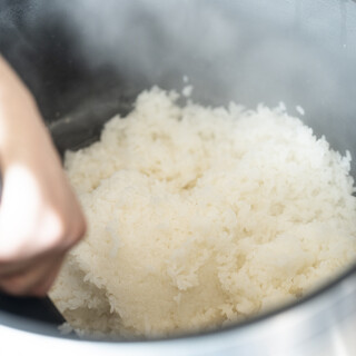 新潟県産のお米を厳選！ふっくら炊き立ての羽釜ご飯