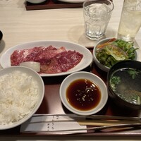 焼肉 しんうち 神楽坂 - 