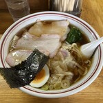 くぬぎ - 手打ワンタンメン