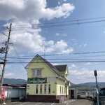 パキスタンレストラン&ハラールフード - 向かいの歩道から