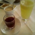 Ruku Rukoube - 特製の朝のジュース（小さいほう）とグレープフルーツジュース