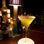 バーポラリス - Suzeを使ったショートカクテル。元気になれそうなゴールデンイエロー