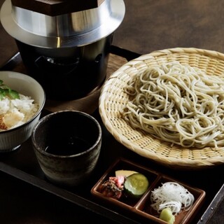 2025年4月よりランチタイムに十割蕎麦を提供。