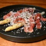 Osteria Splende - フランス産ホワイトアスパラガスと生ハム、卵