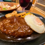 サイゼリヤ - ハンバーグステーキ　チキンのサラダ