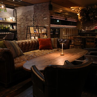 遊び心に溢れた開放的な空間で、料理、音楽、本を愉しむ