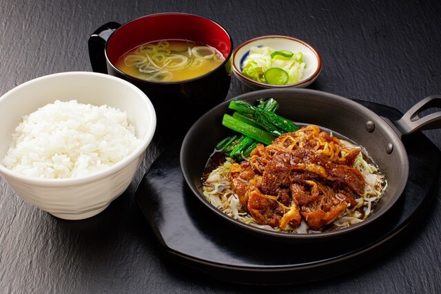 炭火の焼肉丼 ふじや - 青葉（丼）の写真