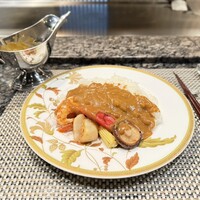 こくら - 鉄板焼ホタテと海老のカレー
