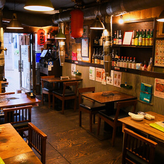 レトロな雰囲気の居心地の良い空間で七輪焼きを♪